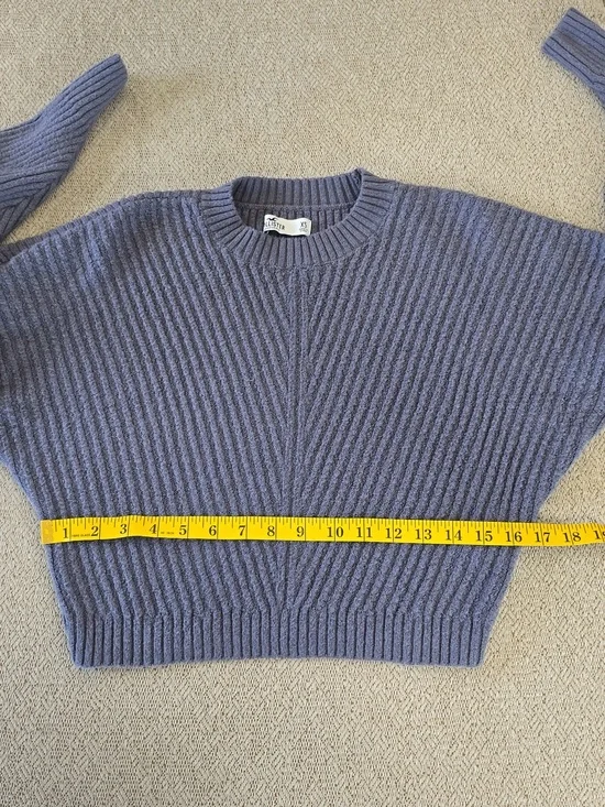 Hollister Blue/Gray Ribbed Fuzzy Stretchy Cropped Sweater - Size XS - Picture 5 of 10